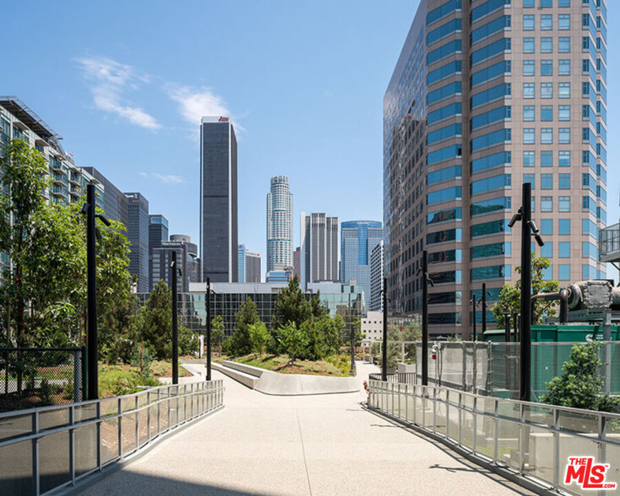 888 S Hope Street 3401