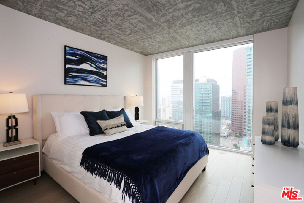 888 S Hope Street 3401