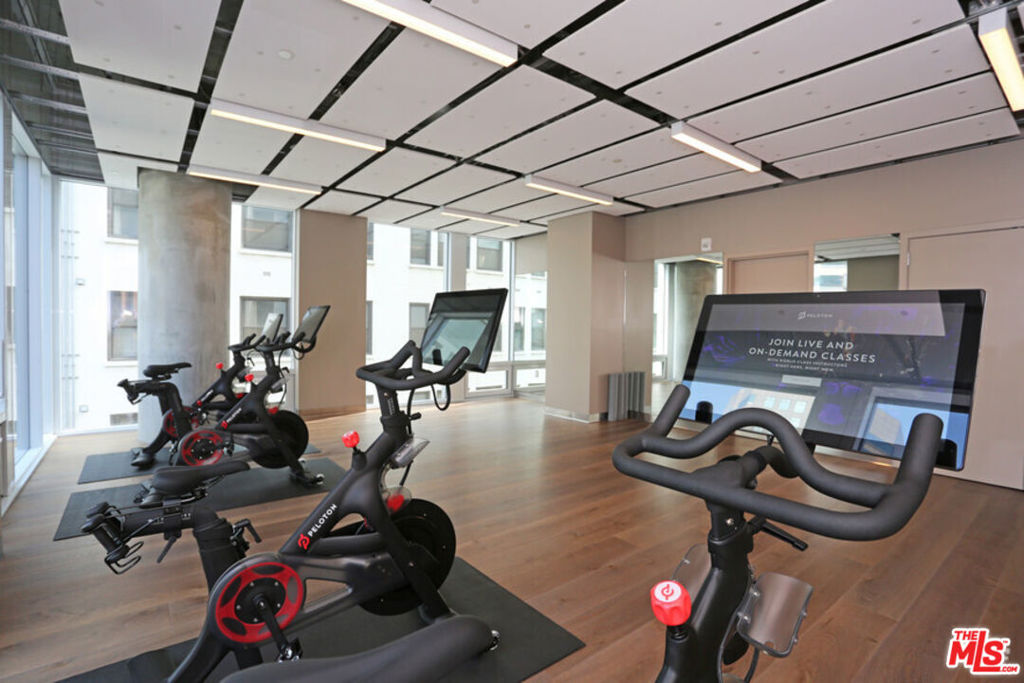 888 S Hope Street 3401