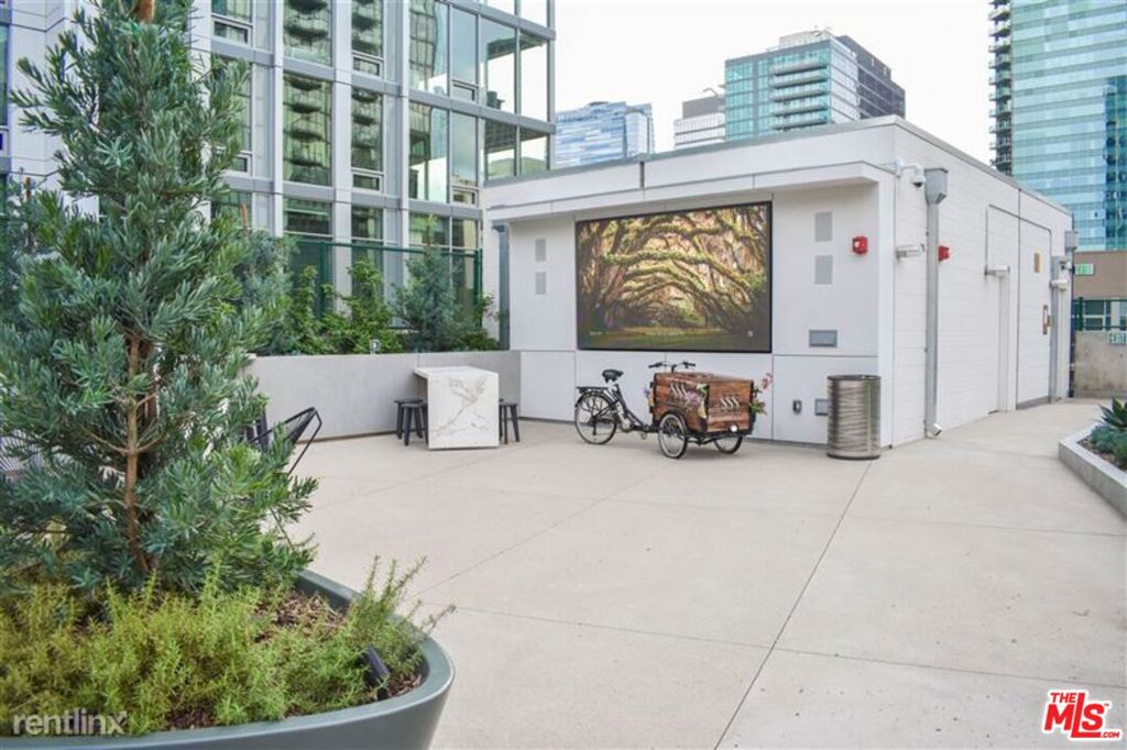 888 S Hope Street 3401