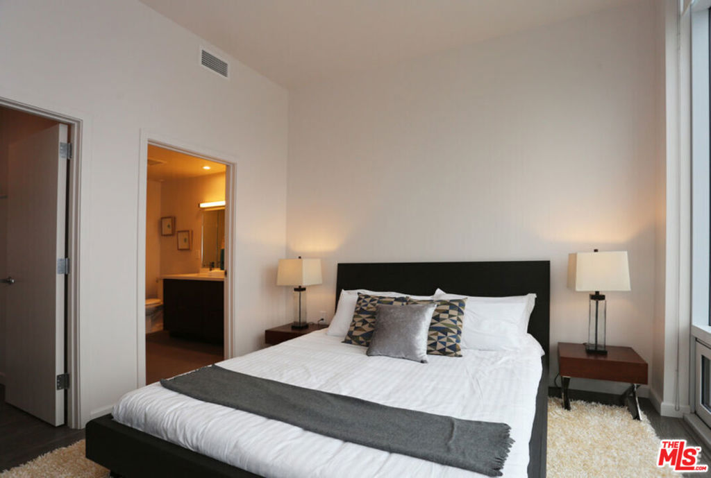 888 S Hope Street 3401