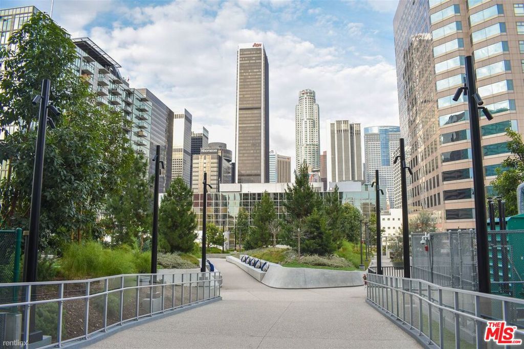 888 S Hope Street 3401