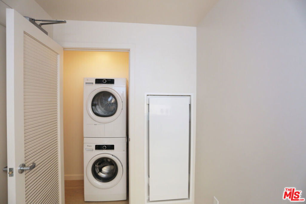 888 S Hope Street 3401