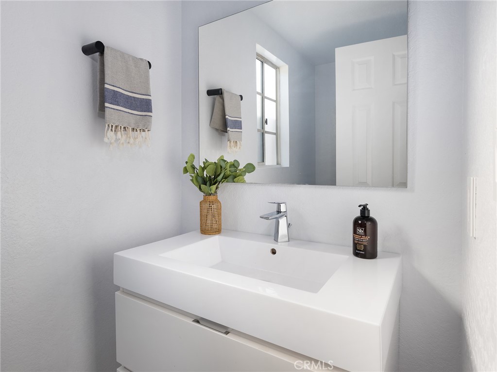 1732 Wollacott Street