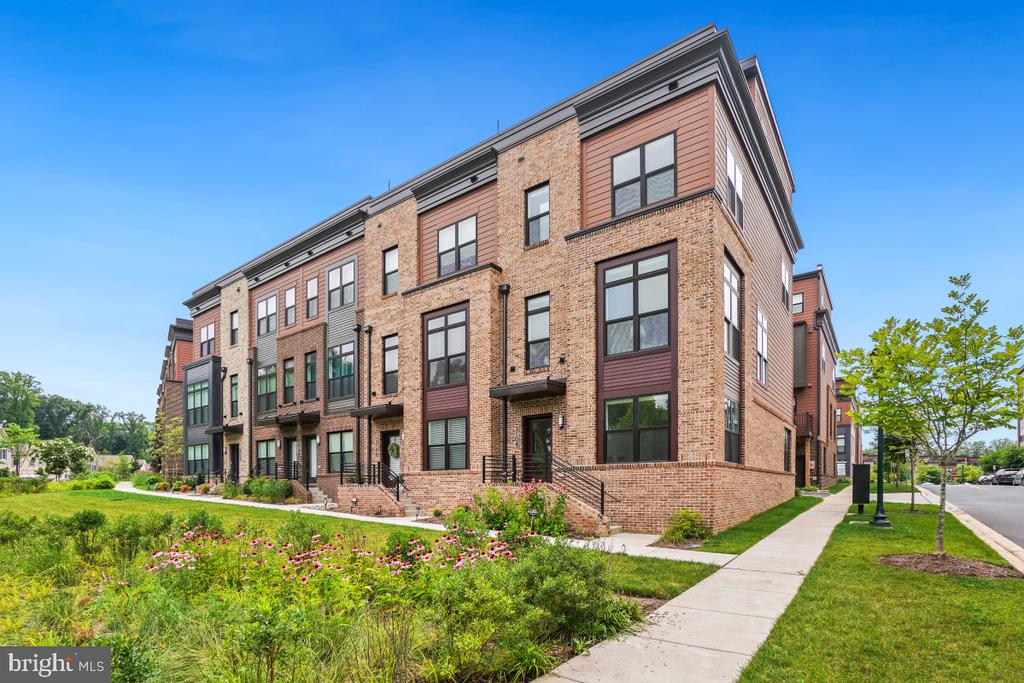 3104 ROYAL FERN PLACE