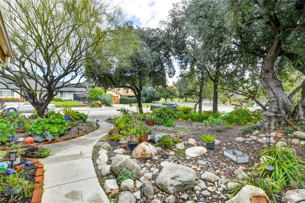 1925 Barrington Court