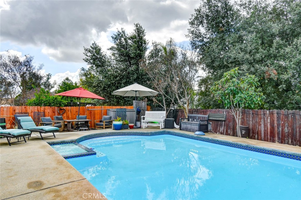 1925 Barrington Court