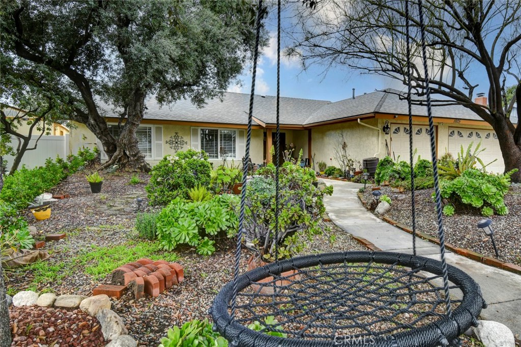 1925 Barrington Court