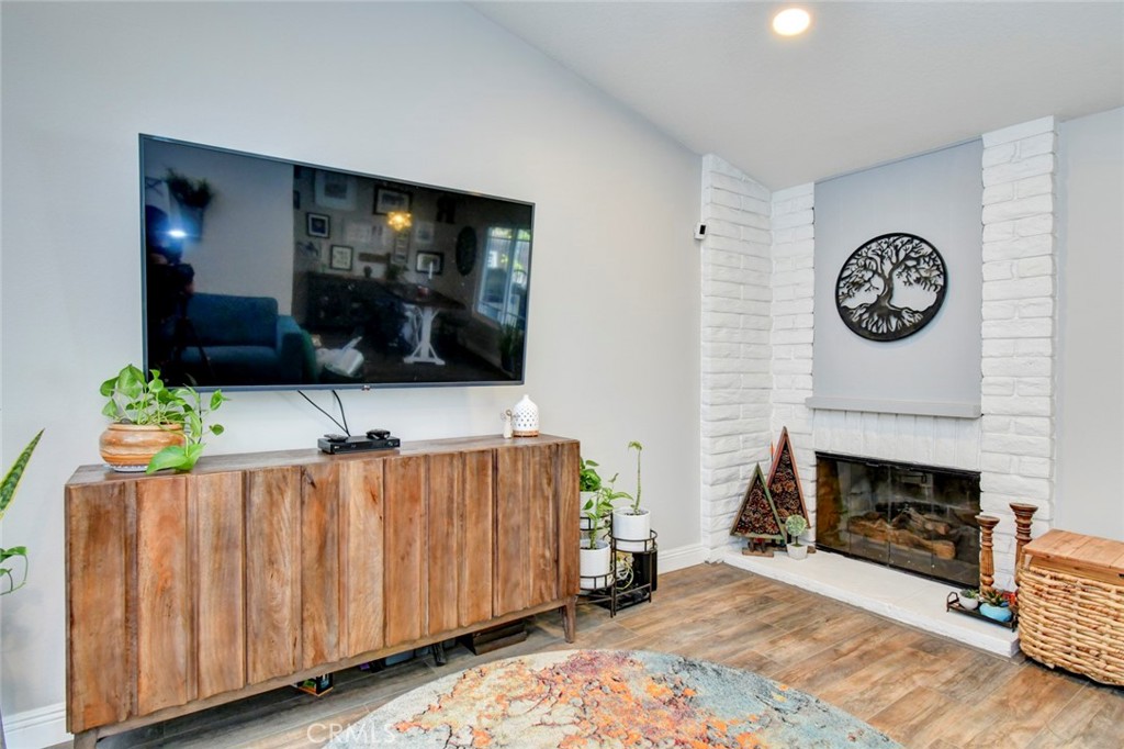 1925 Barrington Court