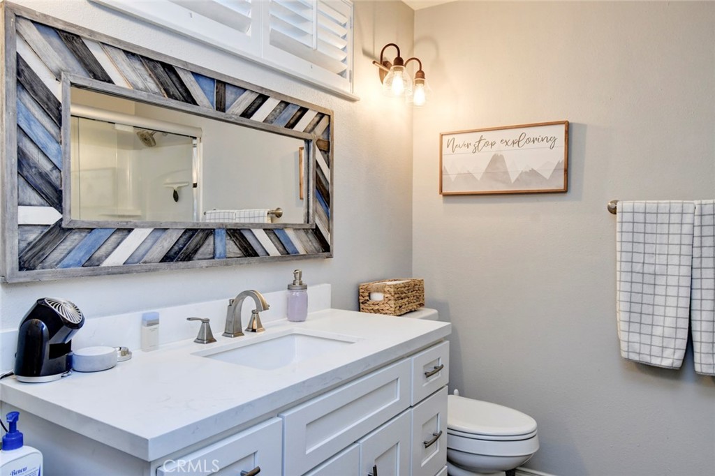 1925 Barrington Court