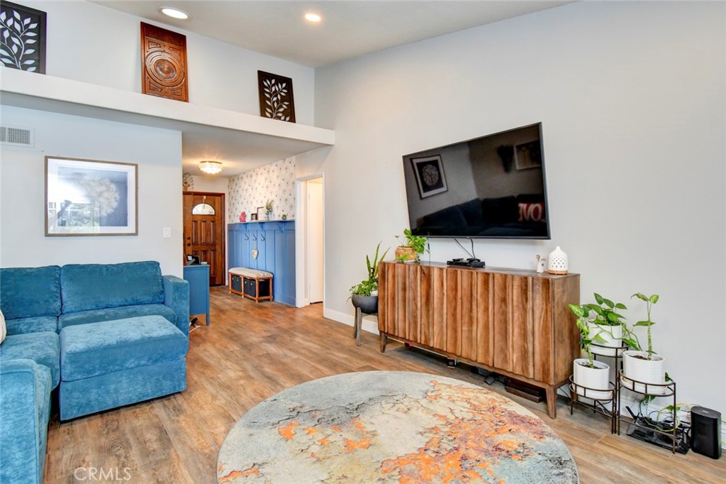 1925 Barrington Court