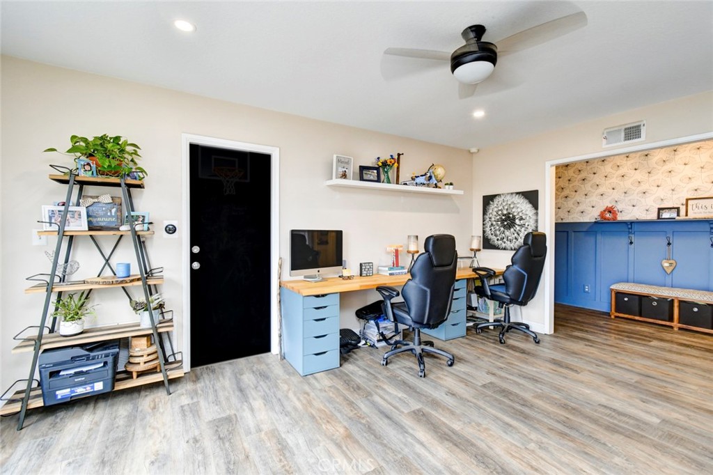 1925 Barrington Court