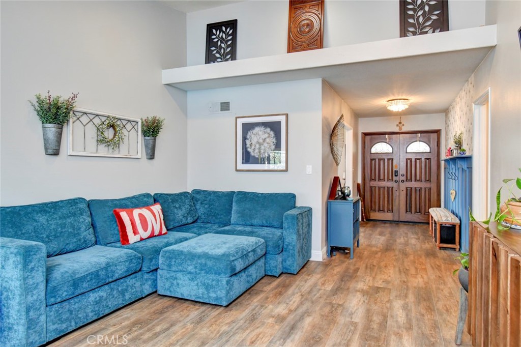 1925 Barrington Court