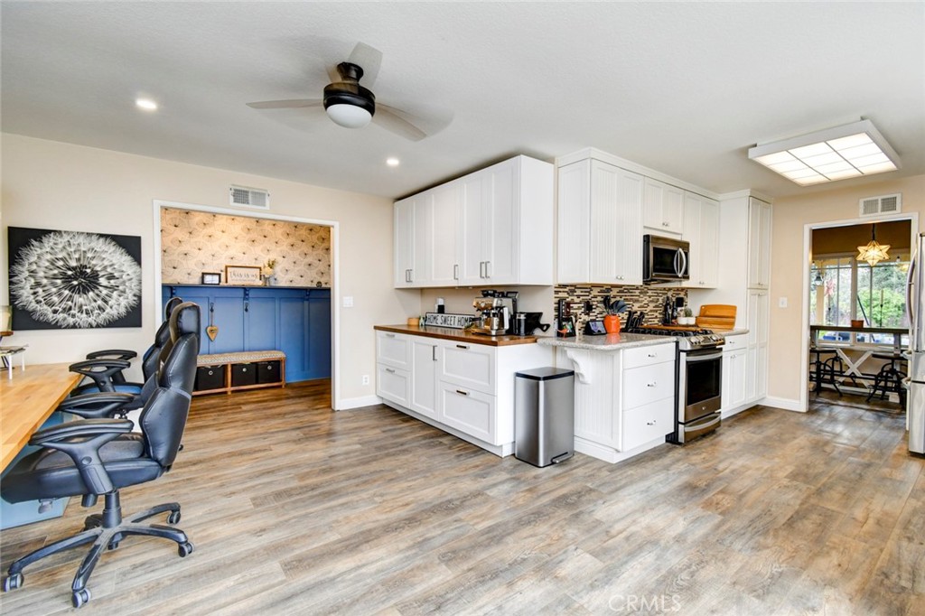 1925 Barrington Court