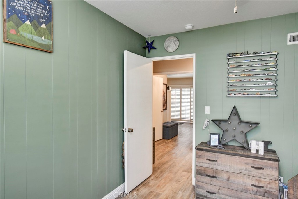 1925 Barrington Court