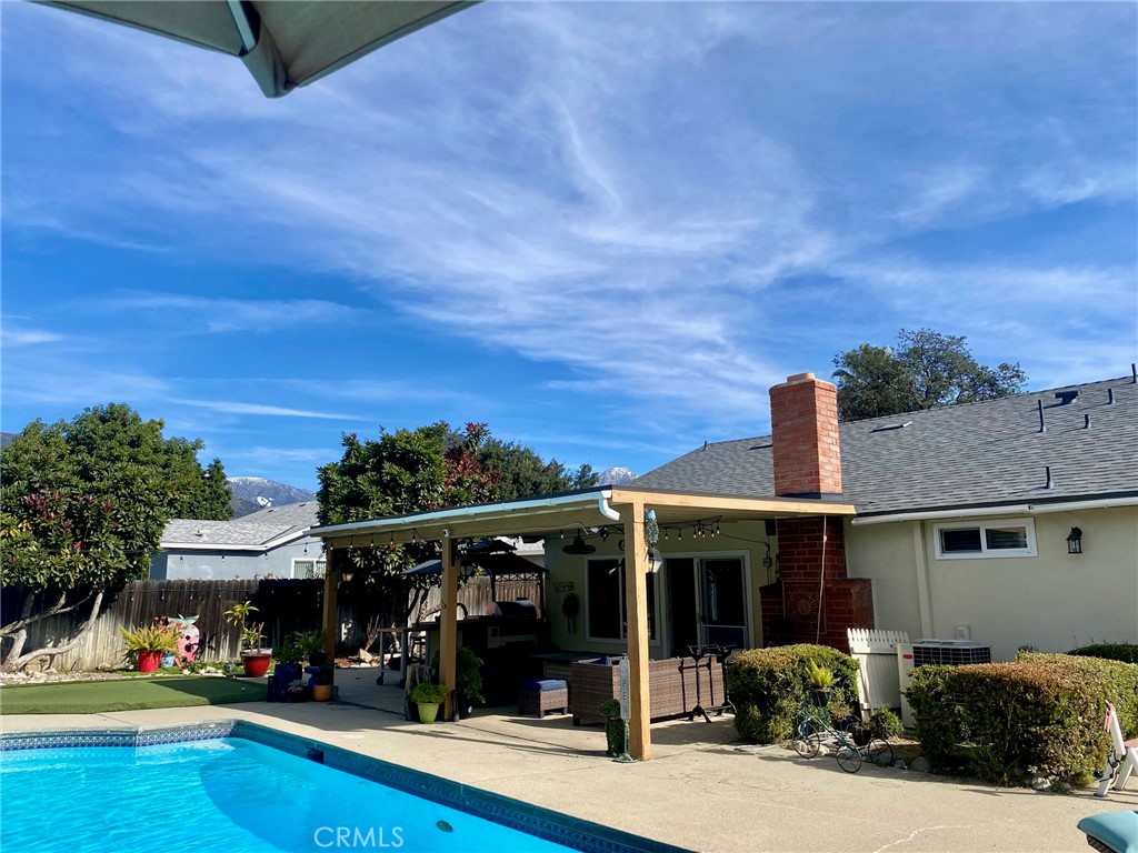 1925 Barrington Court