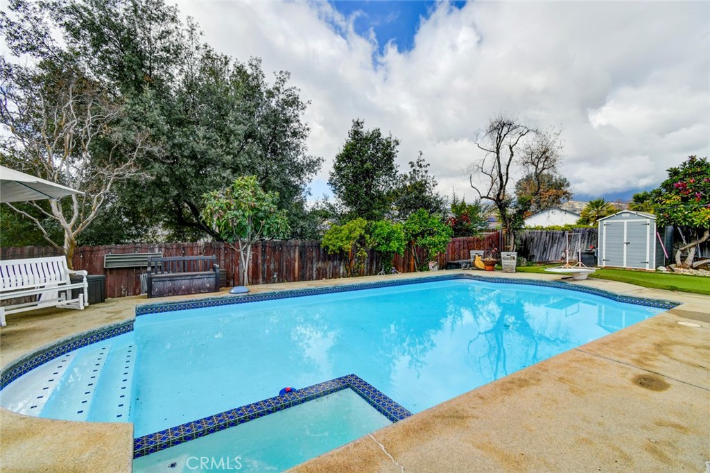 1925 Barrington Court