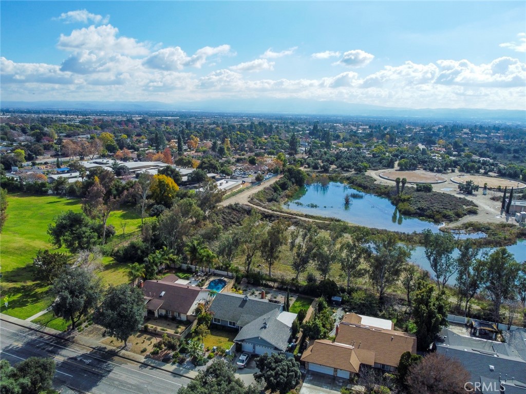 1925 Barrington Court
