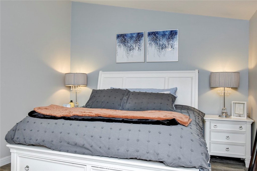 1925 Barrington Court