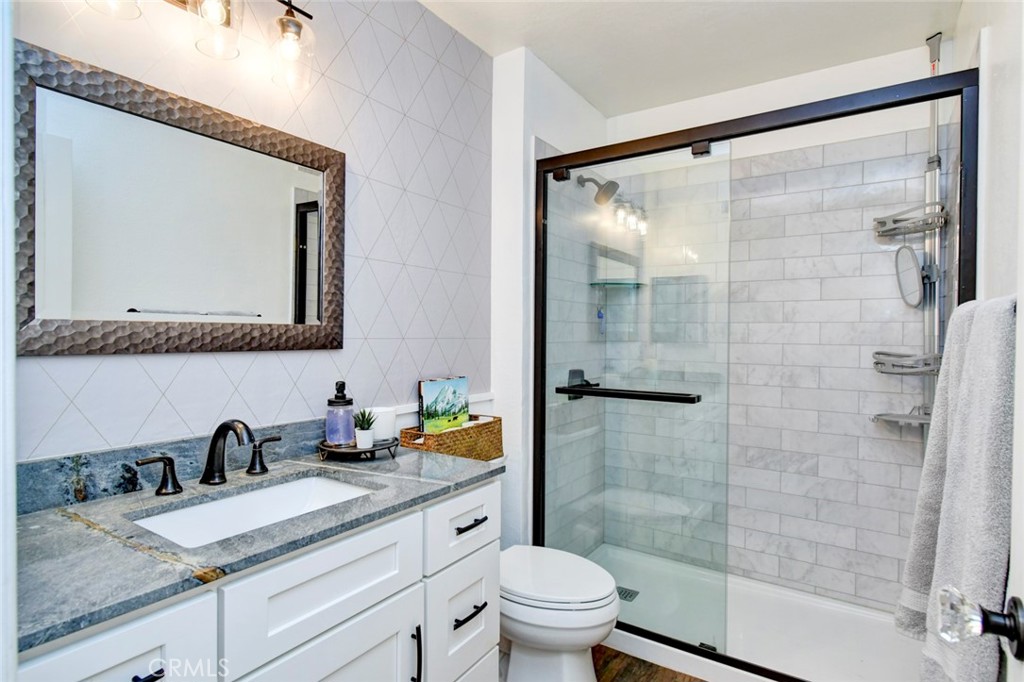 1925 Barrington Court