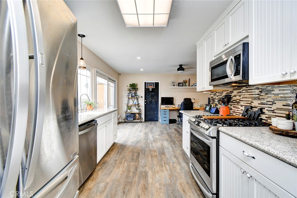 1925 Barrington Court