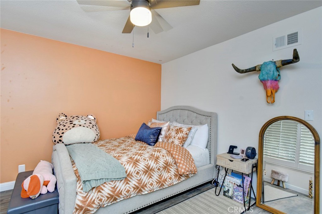 1925 Barrington Court