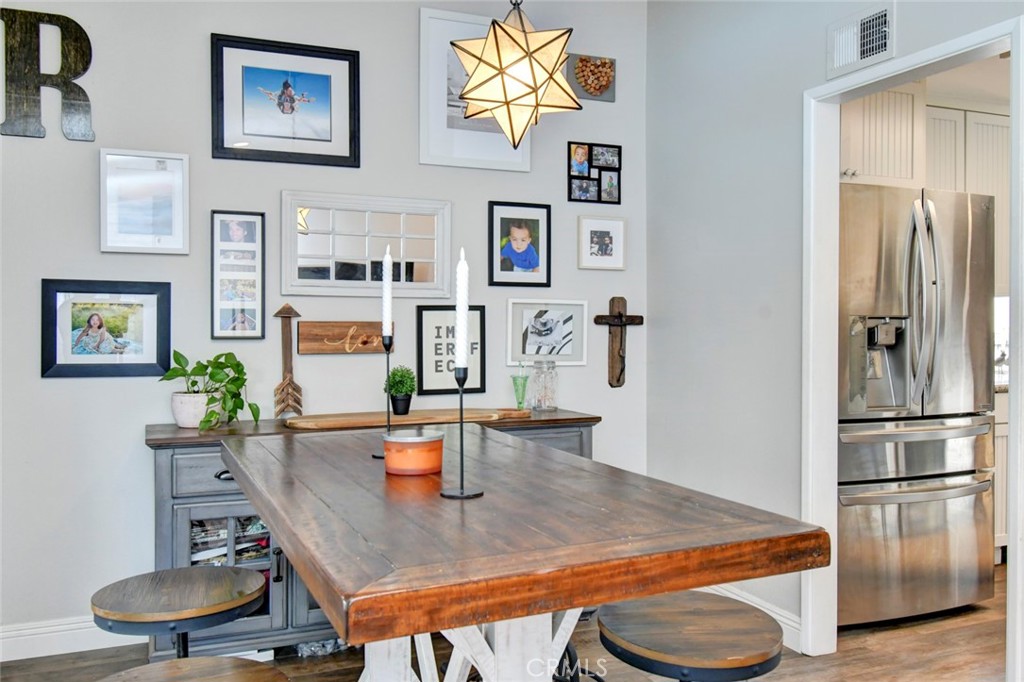 1925 Barrington Court