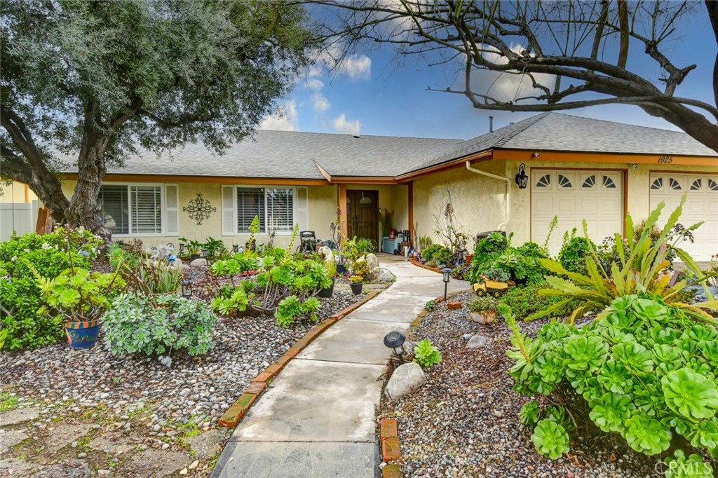 1925 Barrington Court