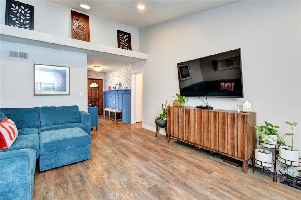 1925 Barrington Court