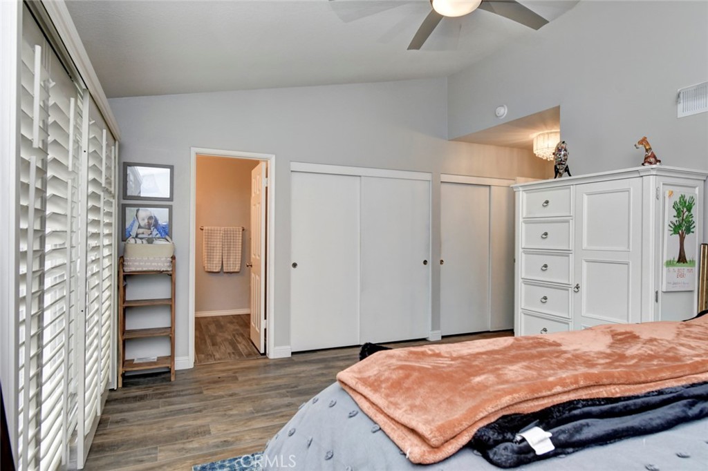 1925 Barrington Court