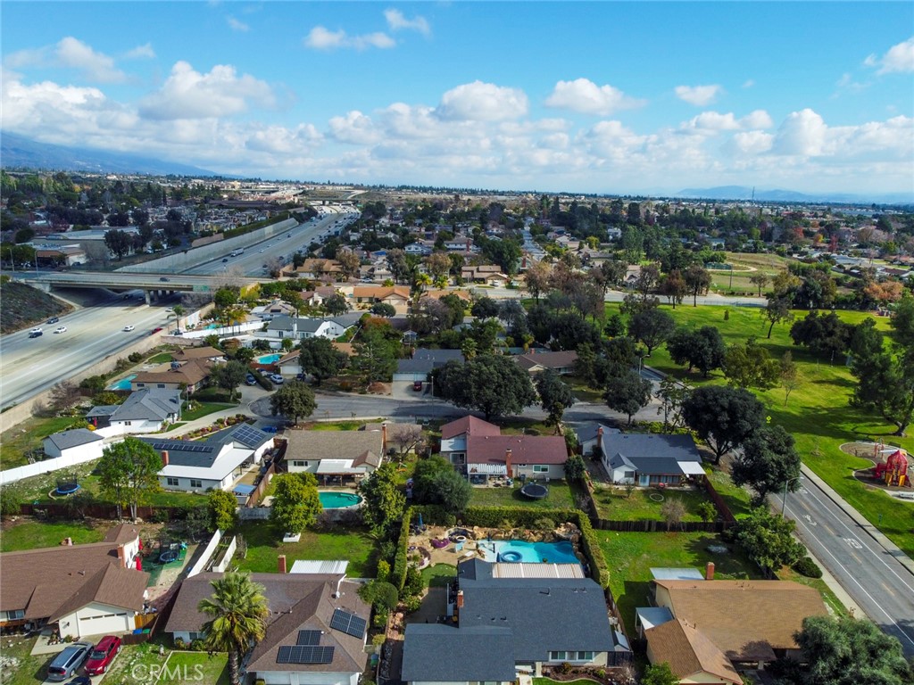 1925 Barrington Court