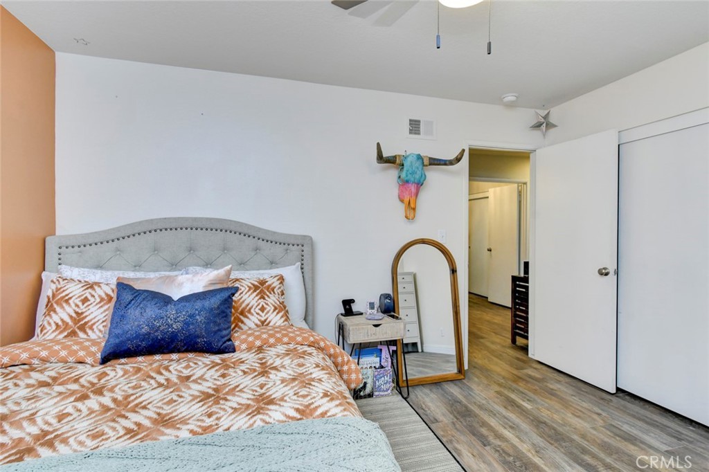 1925 Barrington Court