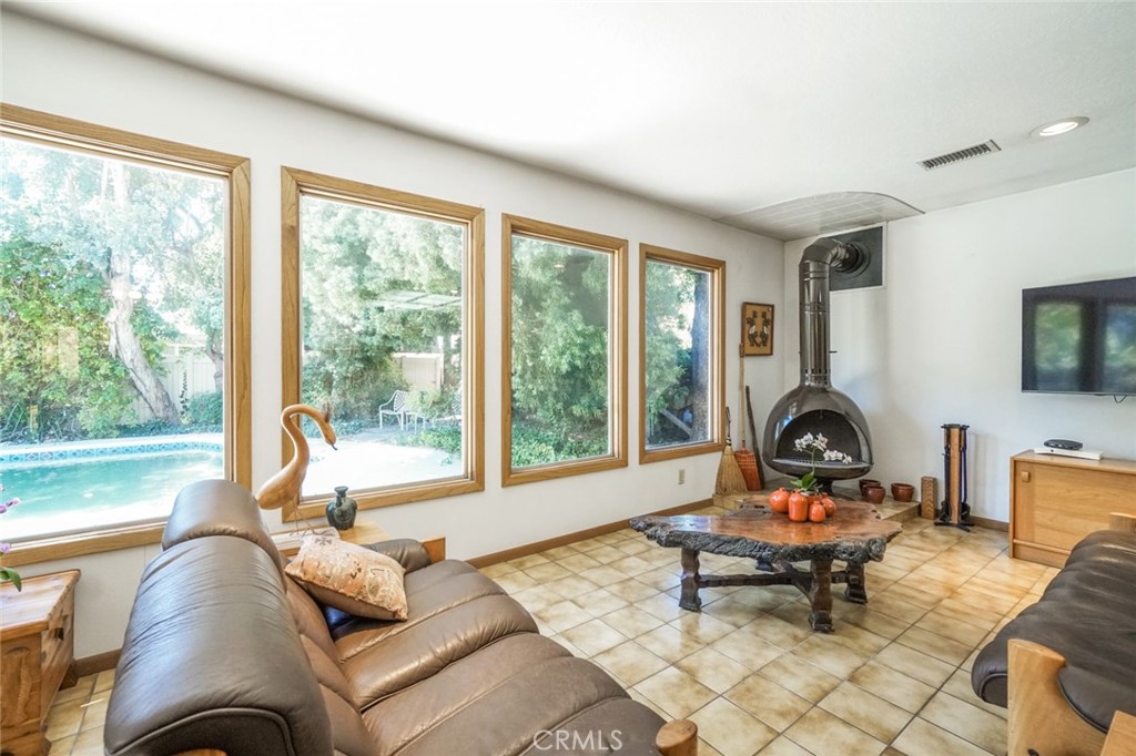 404 E Alvarado Street