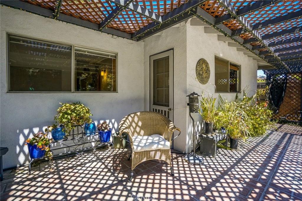 404 E Alvarado Street