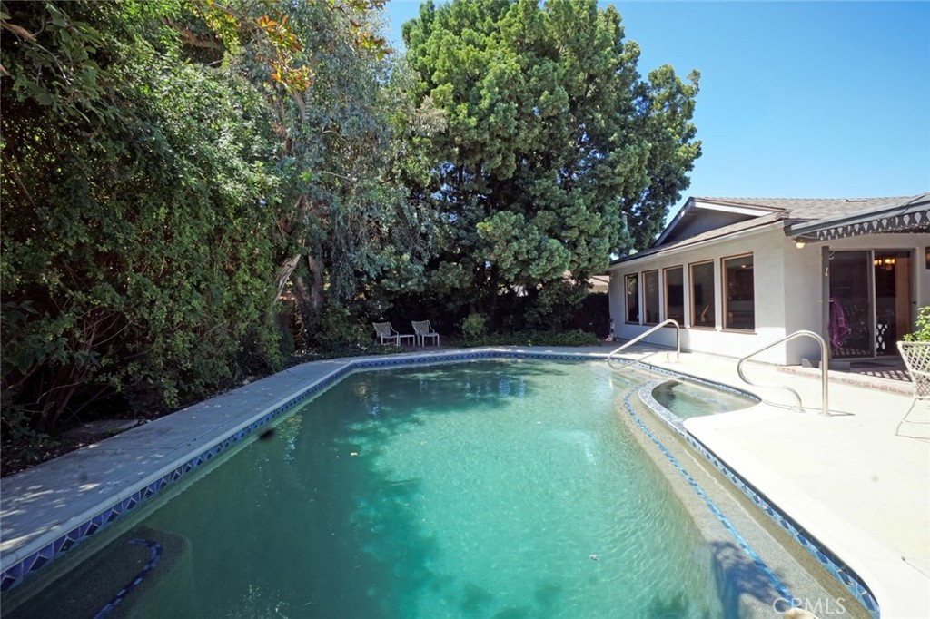 404 E Alvarado Street