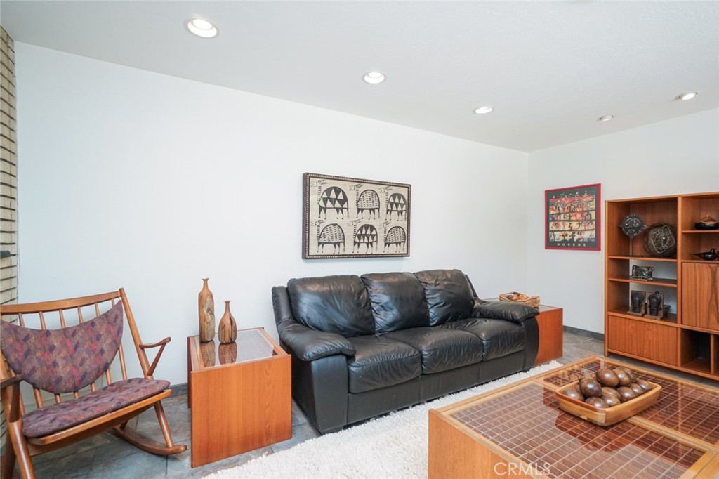 404 E Alvarado Street