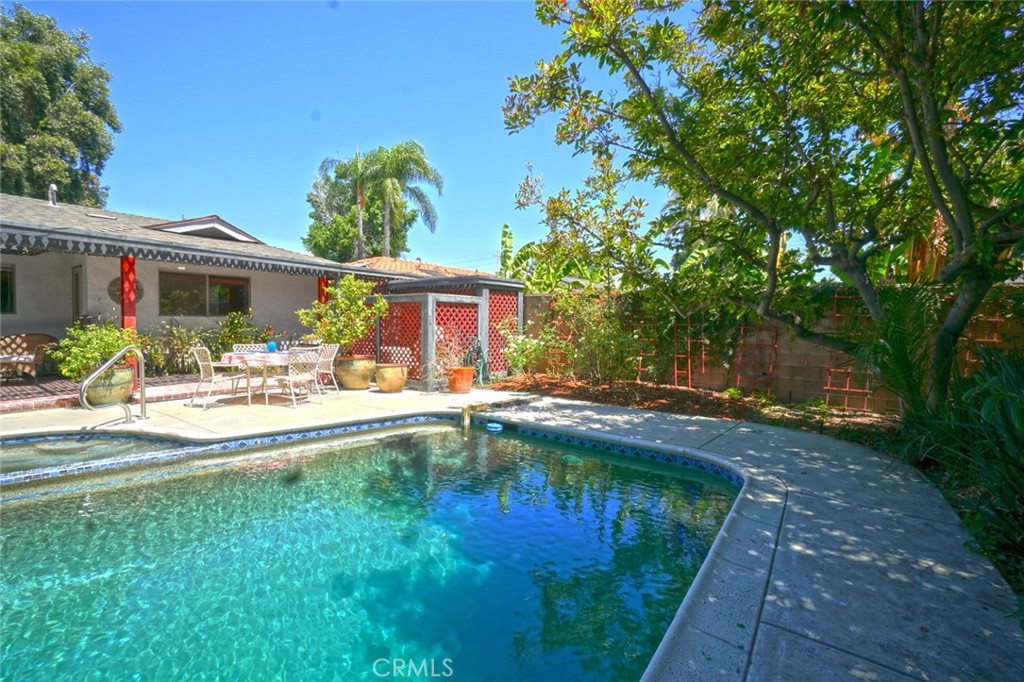 404 E Alvarado Street