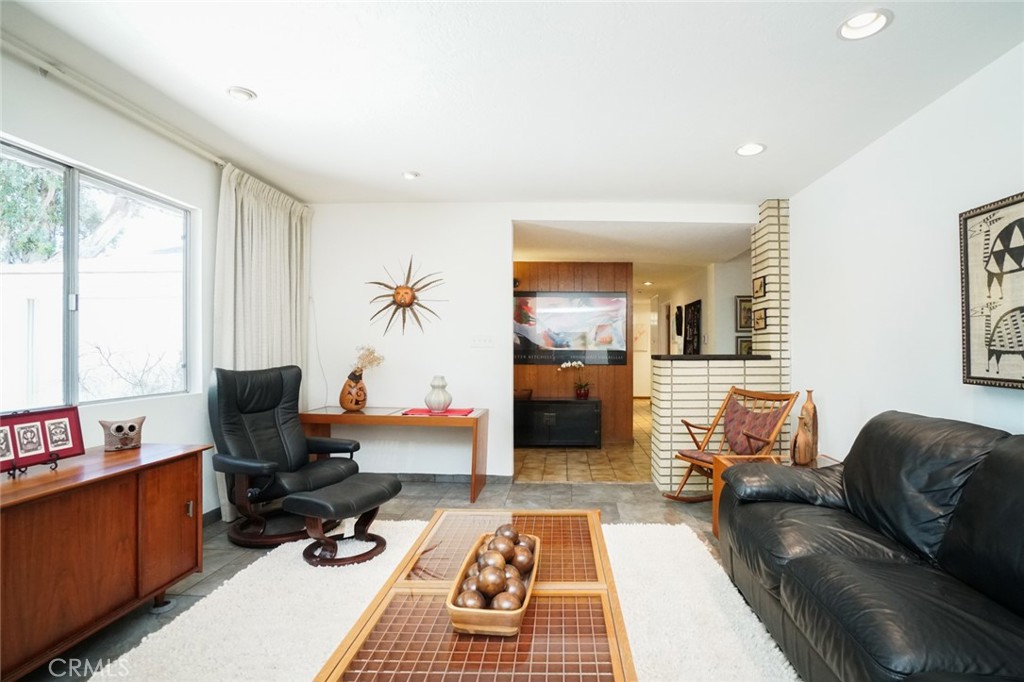 404 E Alvarado Street