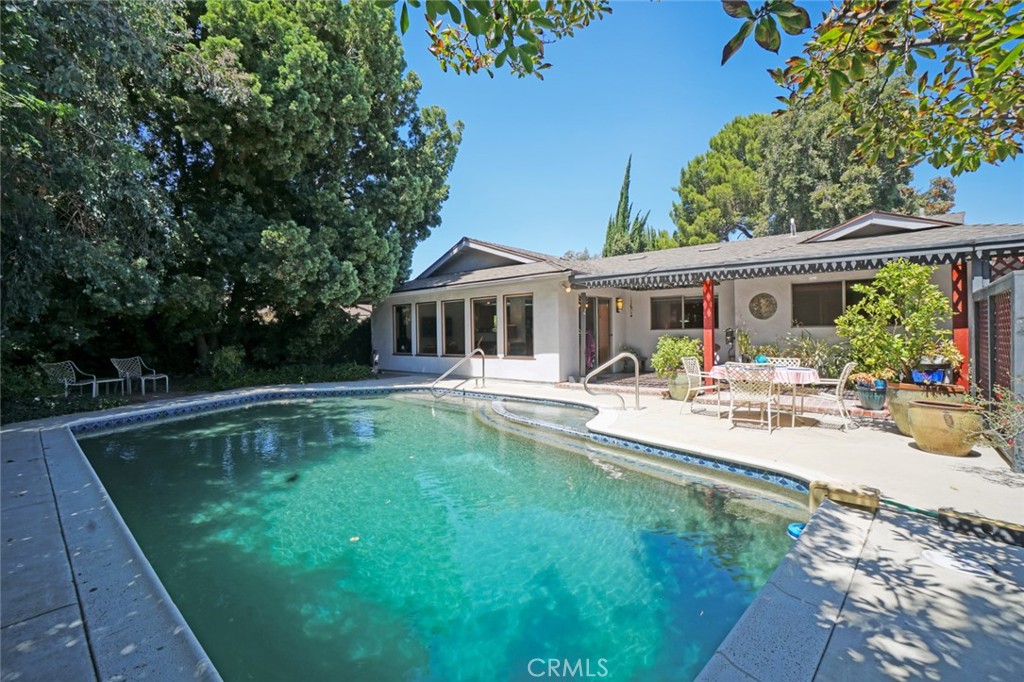 404 E Alvarado Street