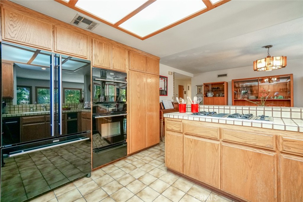 404 E Alvarado Street