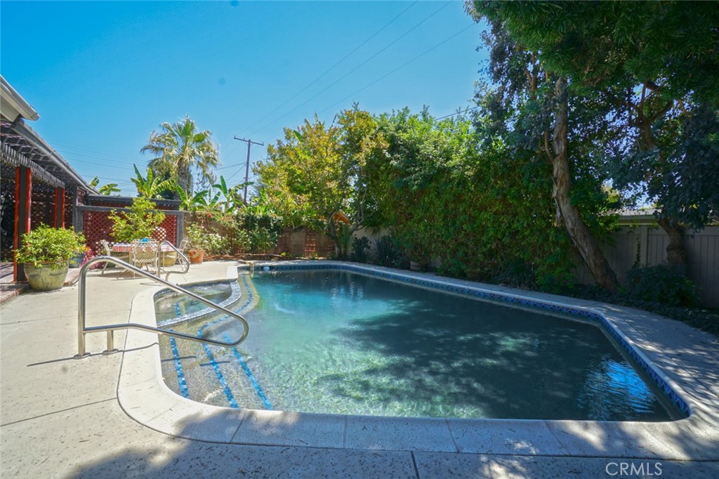 404 E Alvarado Street