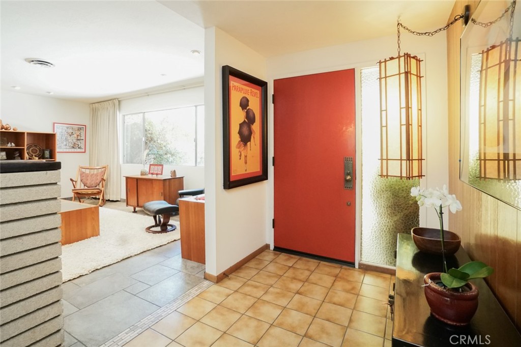 404 E Alvarado Street