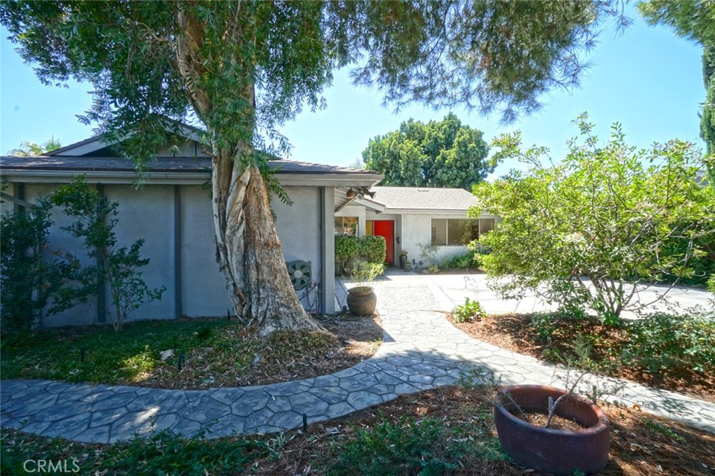 404 E Alvarado Street