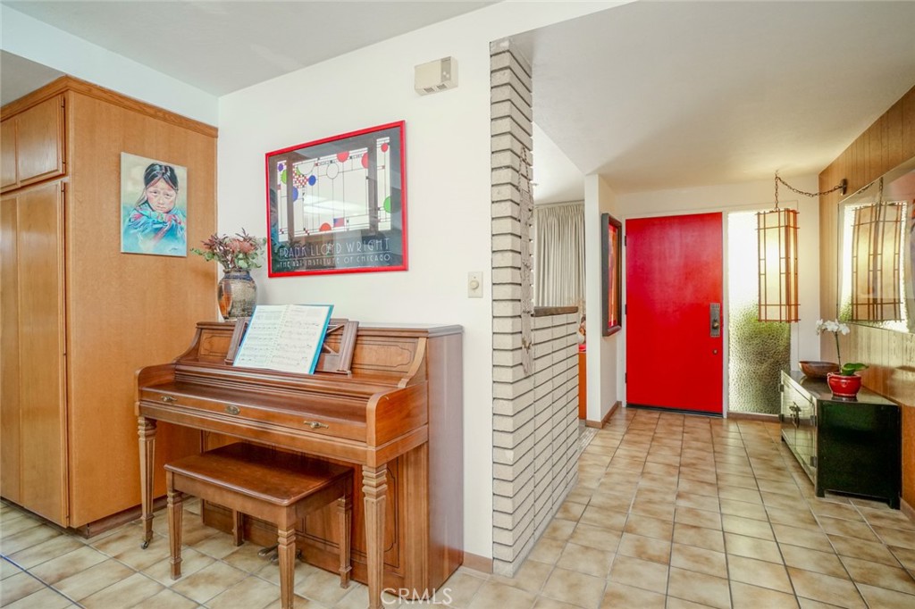 404 E Alvarado Street