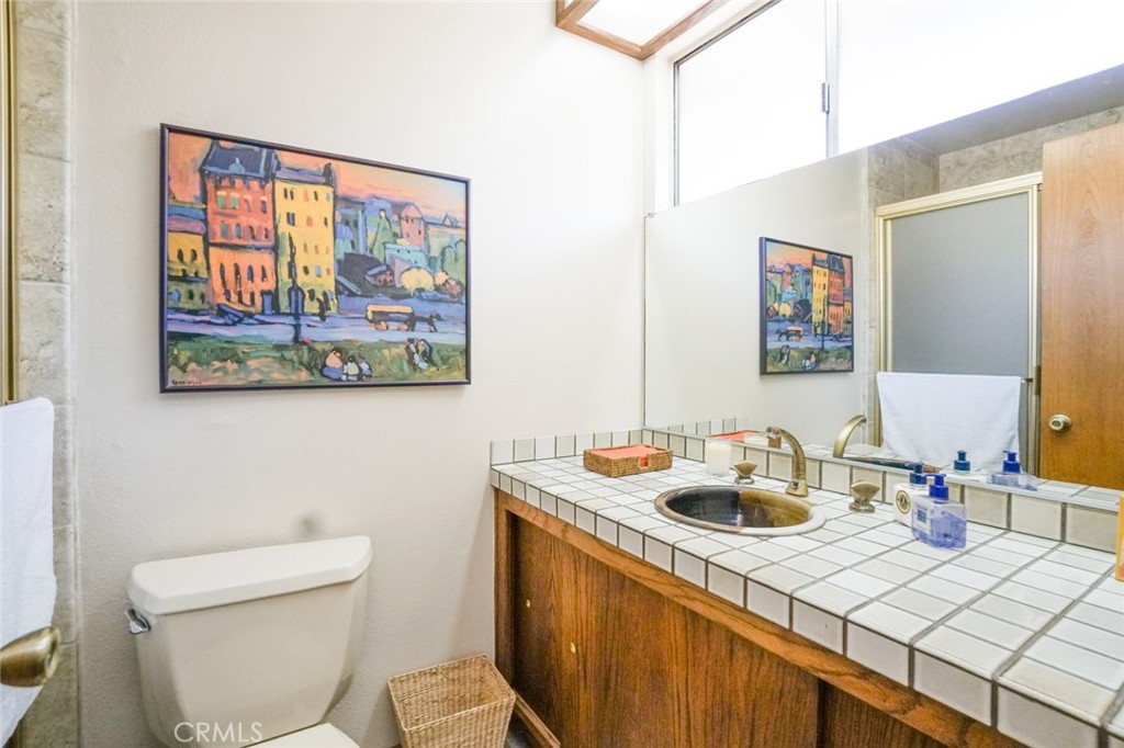 404 E Alvarado Street