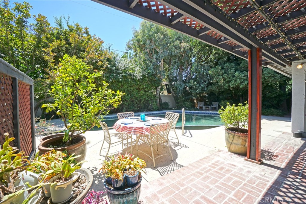 404 E Alvarado Street