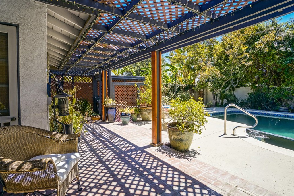 404 E Alvarado Street