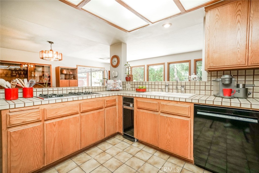 404 E Alvarado Street