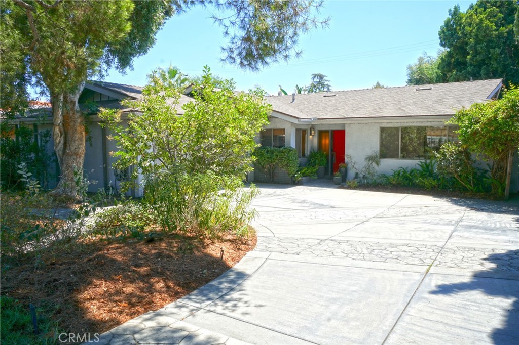 404 E Alvarado Street