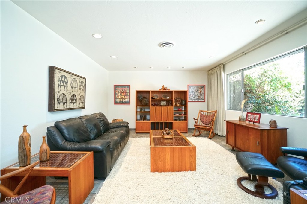 404 E Alvarado Street